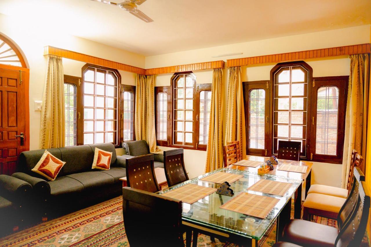 Hotel Peaceful Mornings Srinagar Extérieur photo