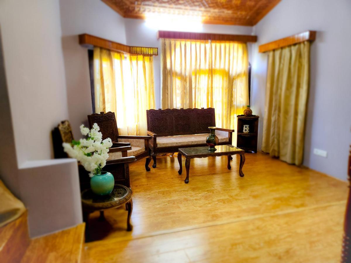 Hotel Peaceful Mornings Srinagar Extérieur photo